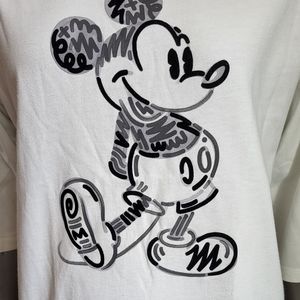 189. Disney Off White Mickey Mouse Long Sleeved Shirt Size Large